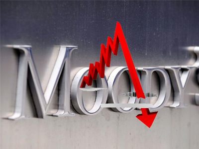 Η Moody’s υποβάθμισε πέντε ολλανδικές τράπεζες